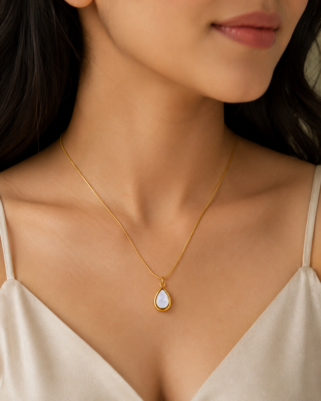 Elegant Teardrop Pendant Necklace