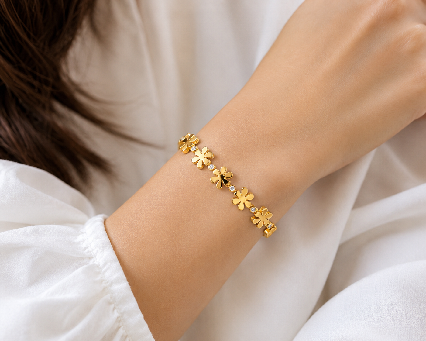 Golden Daisy Floral Crystal Bangle Bracelet for Women