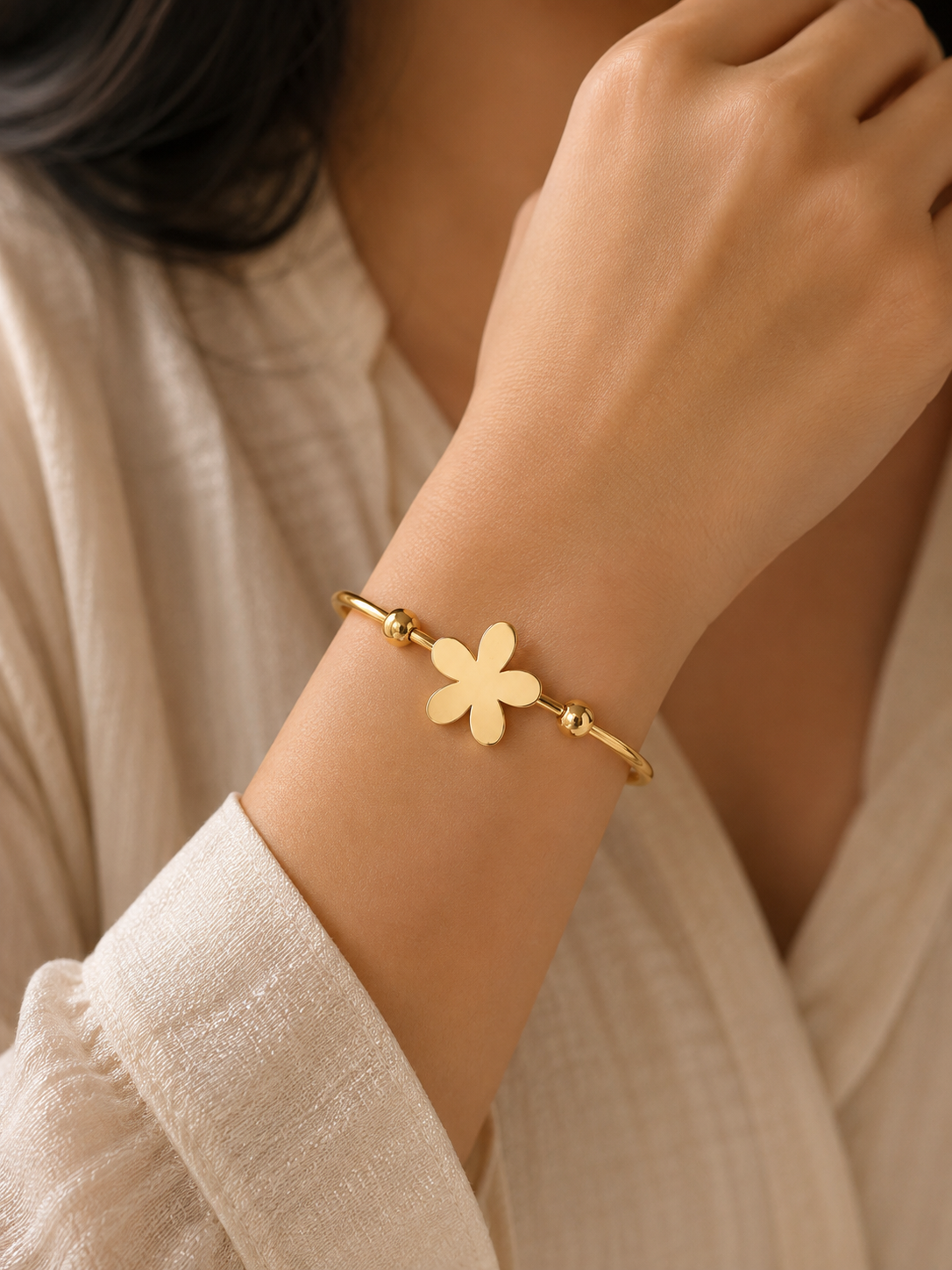 Golden Daisy Charm Open Cuff Bracelet – Elegant Minimalist Bangle